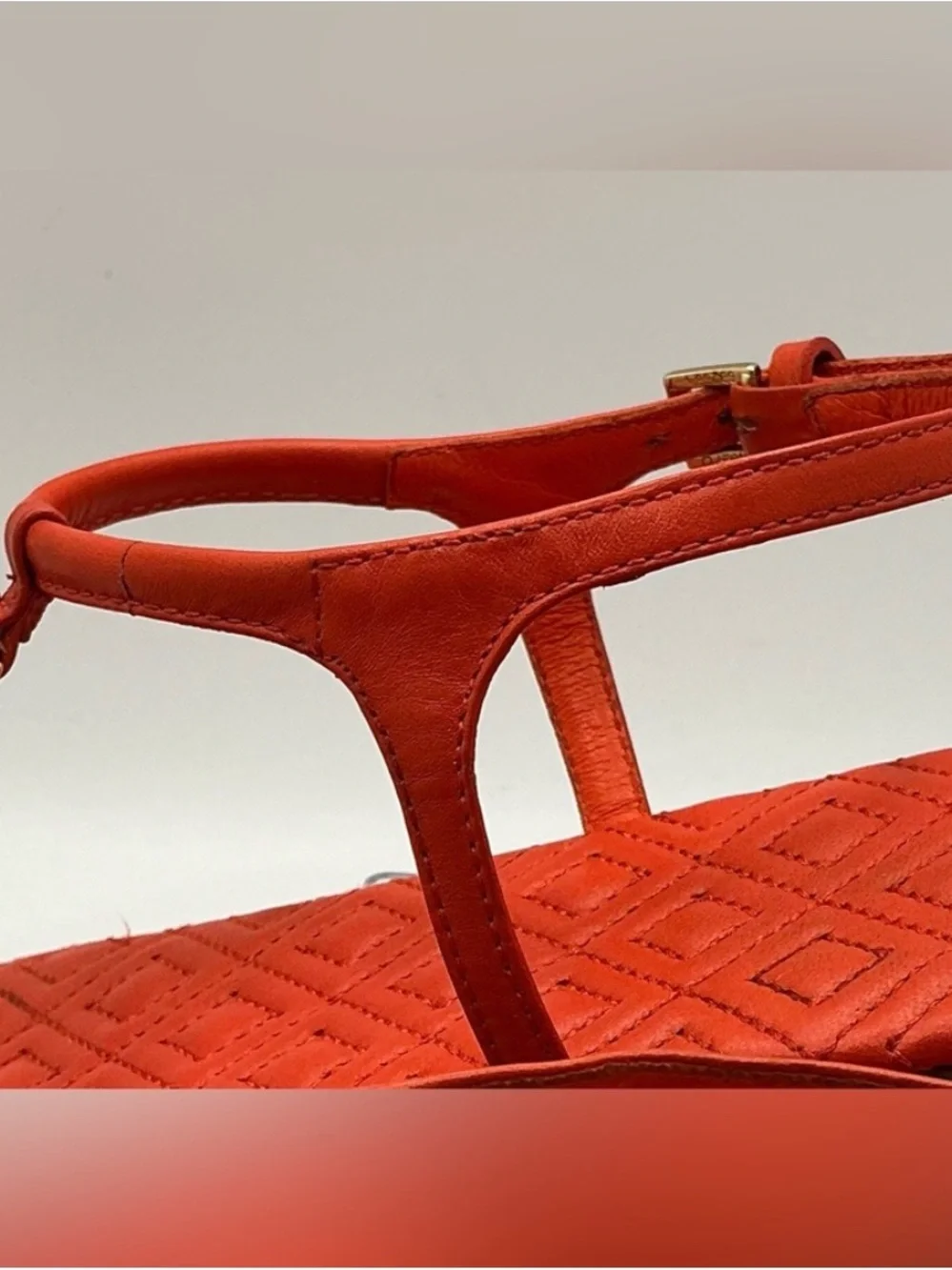 Tory Burch Coral Red Orange Quilted Logo T-Strap Sandals size Women’s 8